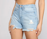 Sunny Days Ahead – Abgeschnittene Jeansshorts